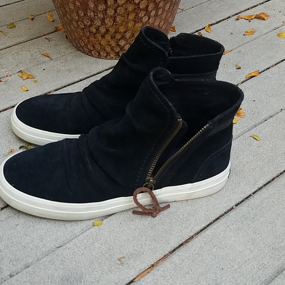 sperry crest suede ankle boots